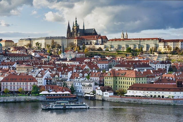 Scarica gratuitamente l'immagine gratuita dell'architettura della città di Praga in Europa da modificare con l'editor di immagini online gratuito GIMP