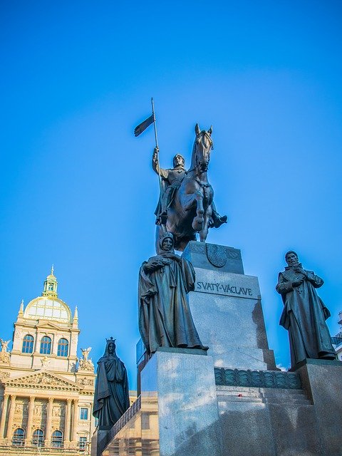 Muat turun percuma Prague The Sculpture Symbol - foto atau gambar percuma untuk diedit dengan editor imej dalam talian GIMP