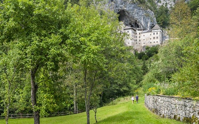 הורדה חינם Predjama Castle Slovenia - תמונה או תמונה בחינם לעריכה עם עורך התמונות המקוון GIMP