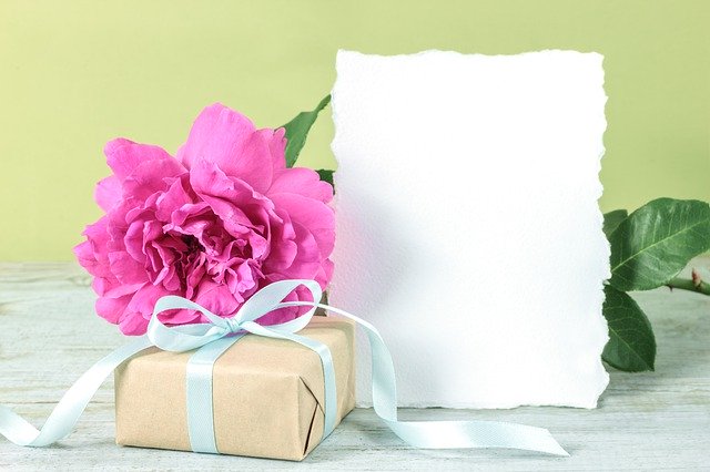 Unduh gratis Present Gift Box - foto atau gambar gratis untuk diedit dengan editor gambar online GIMP