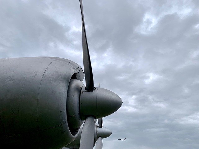 Gratis download Propeller Aircraft Aviation - gratis foto of afbeelding om te bewerken met GIMP online afbeeldingseditor