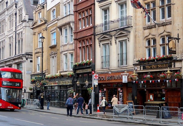 Bezpłatne pobieranie Pubs London Facade - bezpłatne zdjęcie lub obraz do edycji za pomocą internetowego edytora obrazów GIMP