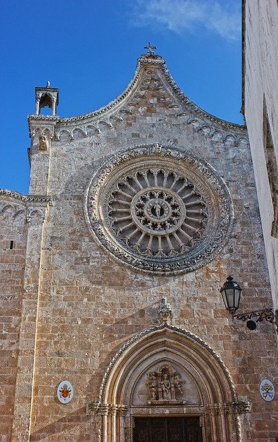 Bezpłatne pobieranie Puglia Ostuni Rose Window - bezpłatne zdjęcie lub obraz do edycji za pomocą internetowego edytora obrazów GIMP