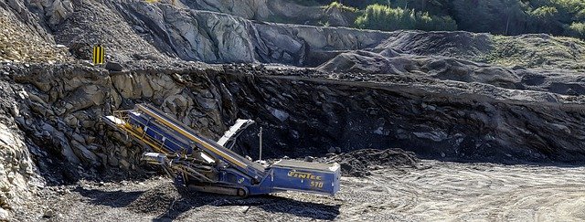 Bezpłatne pobieranie Quarry Machine Stone - bezpłatne zdjęcie lub obraz do edycji za pomocą internetowego edytora obrazów GIMP