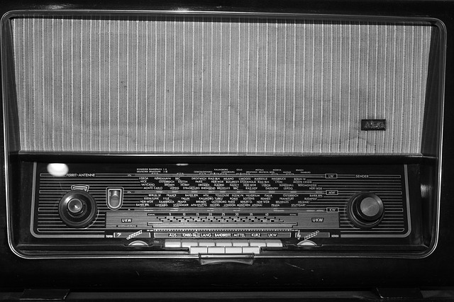 Kostenloser Download Radio Old Nostalgia Tube Radio Kostenloses Bild, das mit dem kostenlosen Online-Bildeditor GIMP bearbeitet werden kann