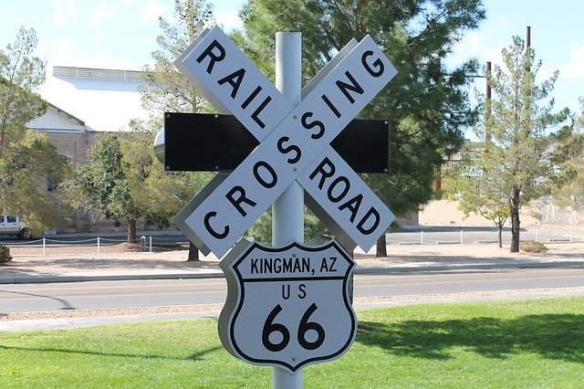 Bezpłatne pobieranie Railroad Crossing Route 66 - bezpłatne zdjęcie lub obraz do edycji za pomocą internetowego edytora obrazów GIMP