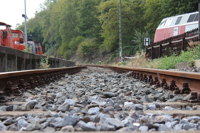 Descarga gratuita Railway Dare Train: foto o imagen gratuita para editar con el editor de imágenes en línea GIMP