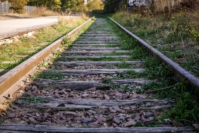 Descărcare gratuită Railway Nature Ride Small - fotografie sau imagini gratuite pentru a fi editate cu editorul de imagini online GIMP