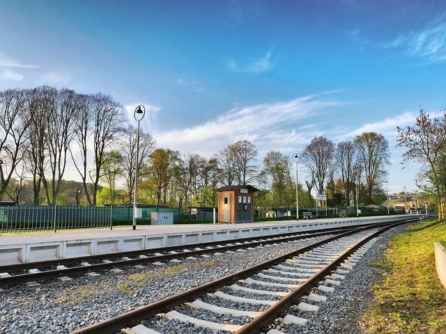 Скачайте бесплатно Railway Station Platform Sky - бесплатное фото или изображение для редактирования с помощью онлайн-редактора изображений GIMP