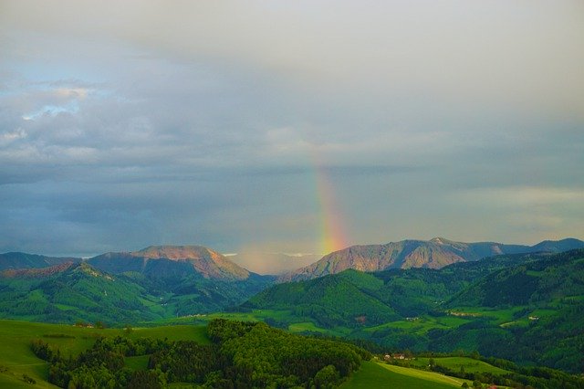 Descărcare gratuită Rainbow Landscape Mountains - fotografie sau imagini gratuite pentru a fi editate cu editorul de imagini online GIMP