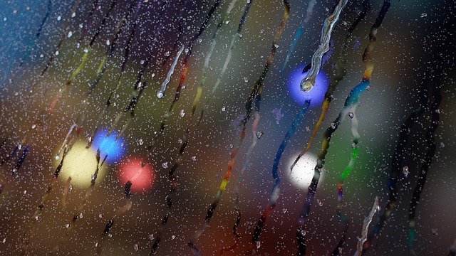 Unduh gratis Raining Wet Window Glass - foto atau gambar gratis untuk diedit dengan editor gambar online GIMP