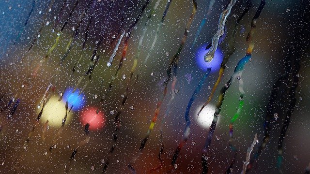 Muat turun percuma Raining Wet Window Glass - foto atau gambar percuma untuk diedit dengan editor imej dalam talian GIMP