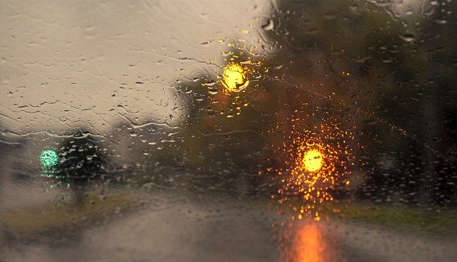 Téléchargement gratuit de Rain Lights Nature - photo ou image gratuite à modifier avec l'éditeur d'images en ligne GIMP