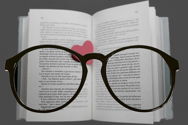 Descărcare gratuită Reading Glasses Presbyopia - fotografie sau imagini gratuite pentru a fi editate cu editorul de imagini online GIMP