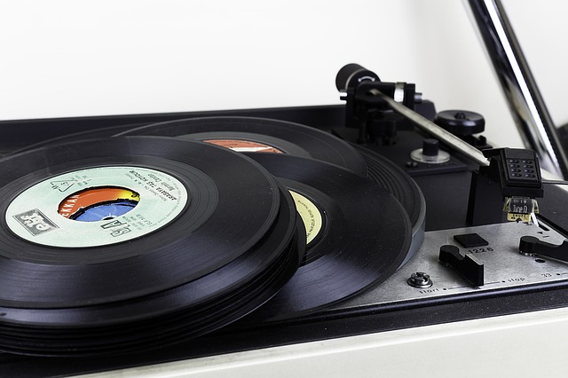 Free download record old music gramophone record free picture to be edited with GIMP free online image editor