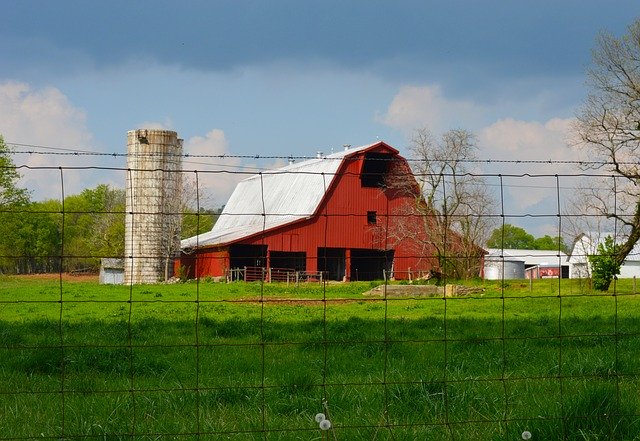 Descarga gratuita Red Barn Scenic: foto o imagen gratuita para editar con el editor de imágenes en línea GIMP