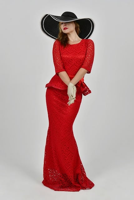 赤いドレスの女性のイブニングドレスの女性の無料画像を無料でダウンロードし、GIMPで編集できる無料のオンライン画像エディター
