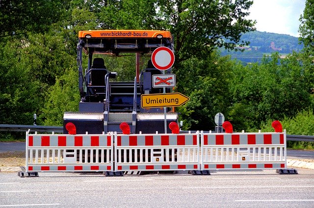 Bezpłatne pobieranie Redirect Road Block His Lock - darmowe zdjęcie lub obraz do edycji za pomocą internetowego edytora obrazów GIMP