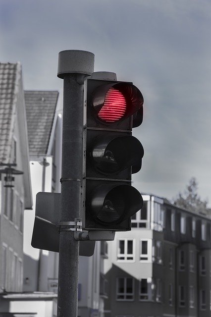 Descărcare gratuită Red Traffic Lights Stop Black And - fotografie sau imagini gratuite pentru a fi editate cu editorul de imagini online GIMP