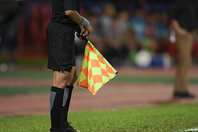 Unduh gratis Referee Soccer Football - foto atau gambar gratis untuk diedit dengan editor gambar online GIMP