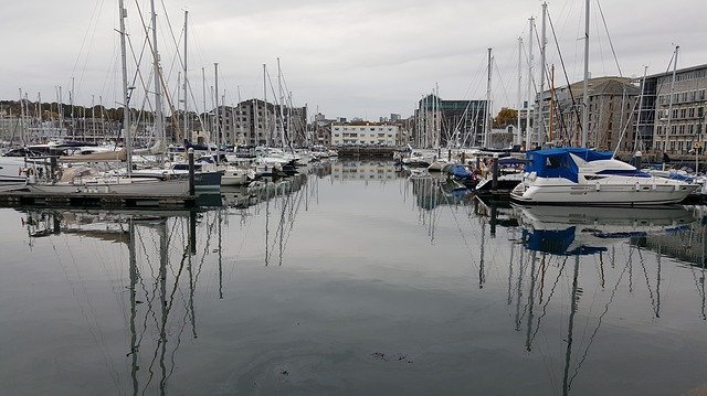 Gratis download Reflection Boats Yachts - gratis foto of afbeelding om te bewerken met GIMP online afbeeldingseditor