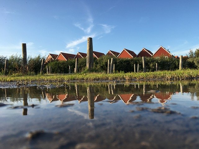 Descarga gratuita Reflection Fiskenets-Drying Houses - foto o imagen gratis y gratuita para editar con el editor de imágenes en línea GIMP