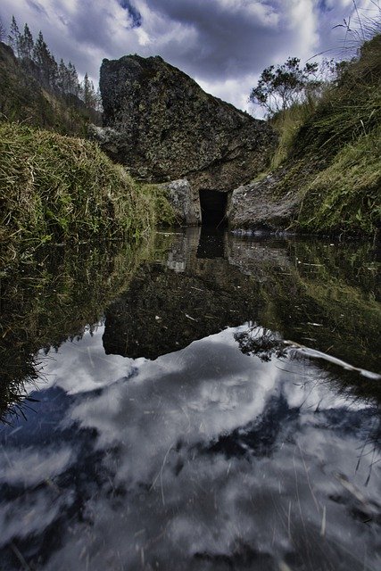 Descărcare gratuită Reflection Mountain Landscape - fotografie sau imagine gratuită pentru a fi editată cu editorul de imagini online GIMP