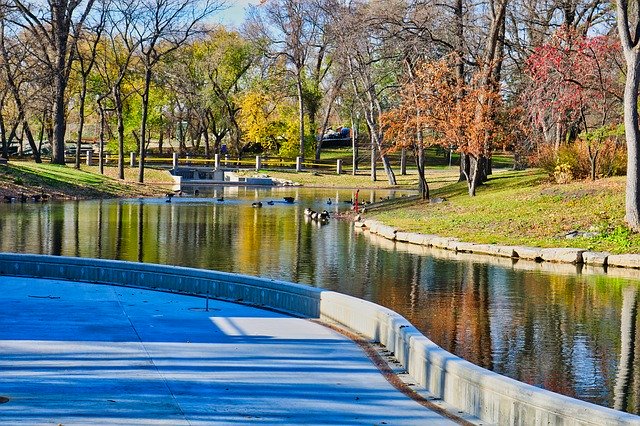 Muat turun percuma Reflection Water Autumn - foto atau gambar percuma untuk diedit dengan editor imej dalam talian GIMP