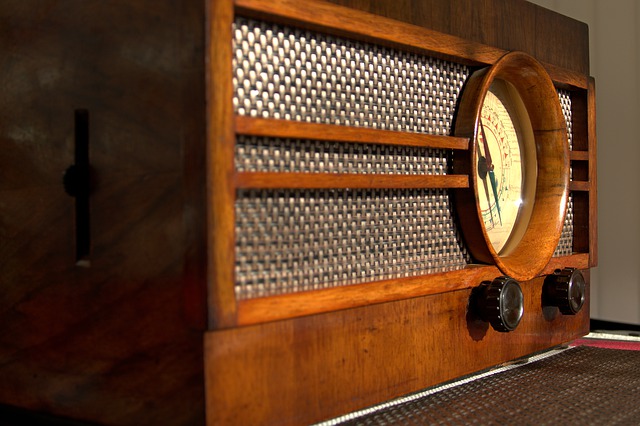 Download gratuito Retro Old Radio Air Broadcast - foto o immagine gratuita da modificare con l'editor di immagini online GIMP