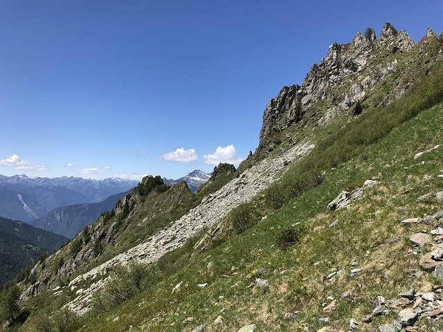 Descarga gratuita Ridges On The Tip Valstorna Alpine: foto o imagen gratuita para editar con el editor de imágenes en línea GIMP
