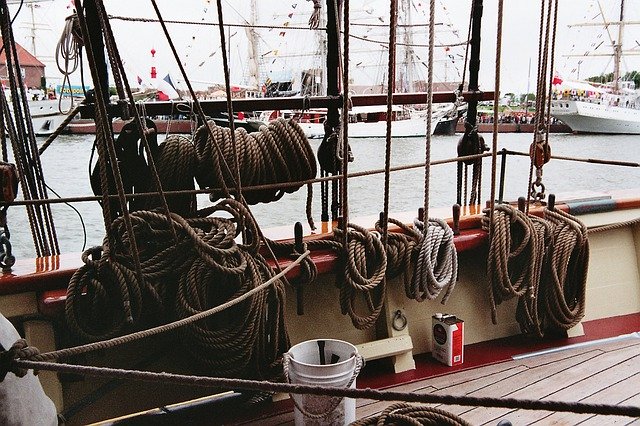 Бесплатная загрузка Rigging Dew Sailing Vessel - бесплатное фото или изображение для редактирования с помощью онлайн-редактора изображений GIMP
