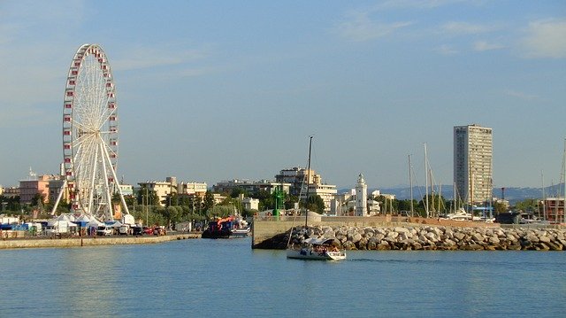 Безкоштовно завантажте Rimini Porto Beautiful Ferris - безкоштовну фотографію чи малюнок для редагування за допомогою онлайн-редактора зображень GIMP