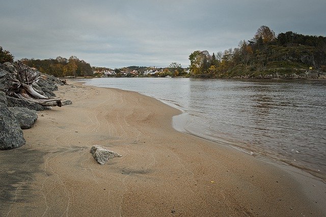 Muat turun percuma River Beach Mountains - foto atau gambar percuma untuk diedit dengan editor imej dalam talian GIMP
