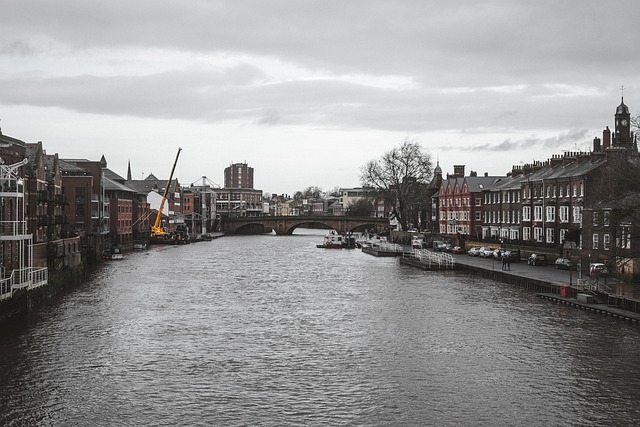 הורדה חינם מבני נהר מים גשר עיר תמונה חינם לעריכה עם עורך תמונות מקוון בחינם של GIMP