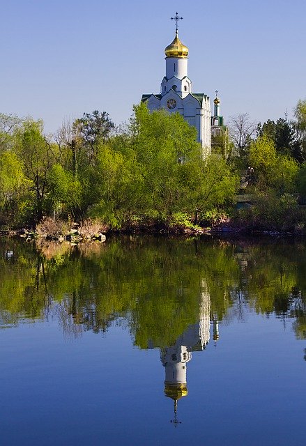 Unduh gratis Gereja Sungai - foto atau gambar gratis untuk diedit dengan editor gambar online GIMP
