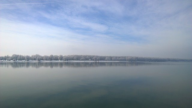 Descarga gratuita Paisaje del río Danubio: foto o imagen gratuita para editar con el editor de imágenes en línea GIMP