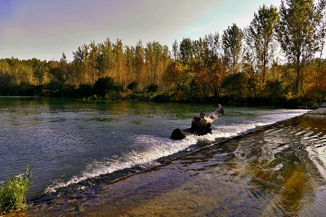 Kostenloser Download von River Fallout Water - kostenloses Foto oder Bild zur Bearbeitung mit GIMP Online-Bildbearbeitung