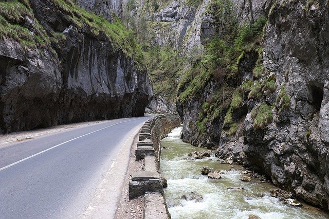 Безкоштовно завантажте River Road Rock - безкоштовну фотографію чи зображення для редагування за допомогою онлайн-редактора зображень GIMP