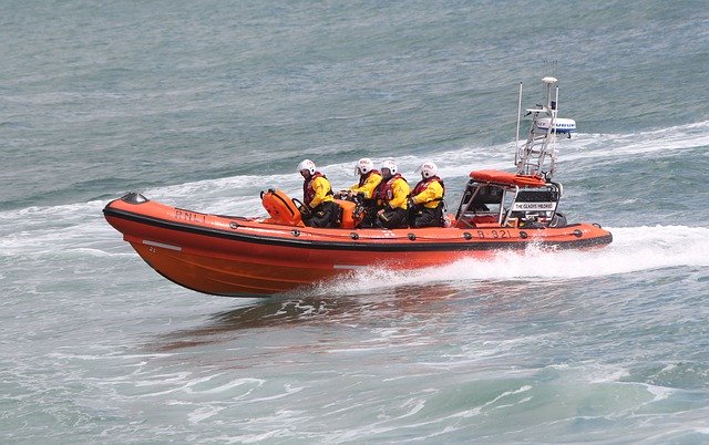 Descărcare gratuită Rnli Lifeguards Rescue - fotografie sau imagine gratuită pentru a fi editată cu editorul de imagini online GIMP