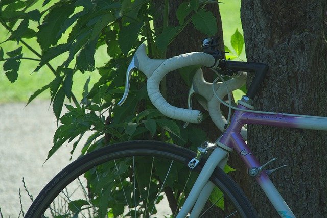 تنزيل مجاني Road Bike Turned Off Old - صورة مجانية أو صورة يتم تحريرها باستخدام محرر الصور عبر الإنترنت GIMP