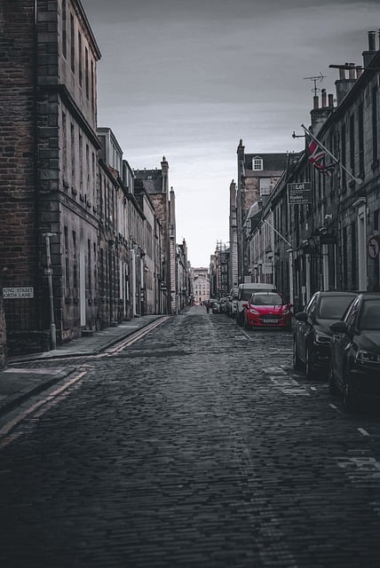 Download gratuito road cibblestones cars edinburgh immagine gratuita da modificare con l'editor di immagini online gratuito di GIMP