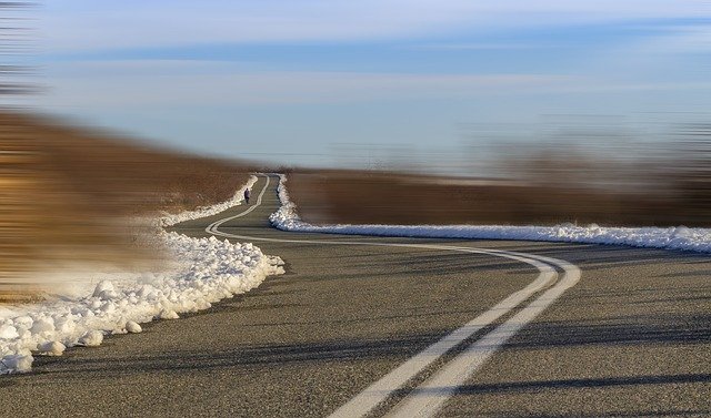 Gratis download Road Man Winter - gratis foto of afbeelding om te bewerken met GIMP online afbeeldingseditor