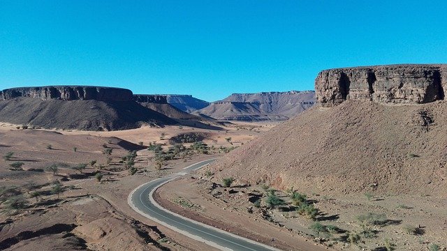 Unduh gratis Road Mauritania Desert - foto atau gambar gratis untuk diedit dengan editor gambar online GIMP