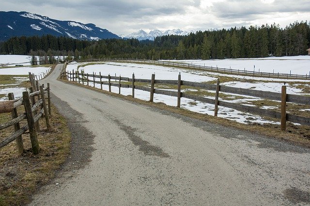 ດາວ​ໂຫຼດ​ຟຣີ Road Snow Mountain - ຮູບ​ພາບ​ຟຣີ​ຫຼື​ຮູບ​ພາບ​ທີ່​ຈະ​ໄດ້​ຮັບ​ການ​ແກ້​ໄຂ​ກັບ GIMP ອອນ​ໄລ​ນ​໌​ບັນ​ນາ​ທິ​ການ​ຮູບ​ພາບ​