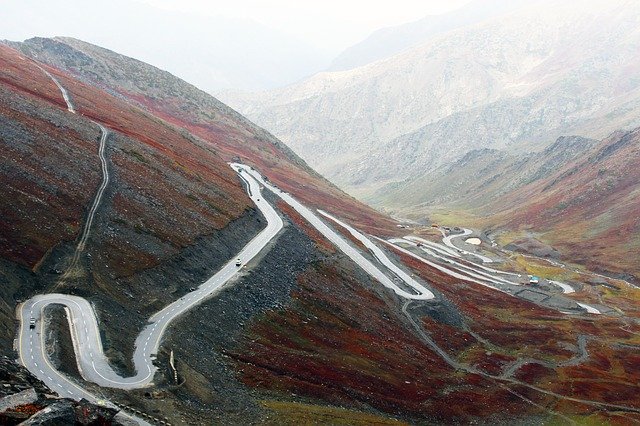 Kostenloser Download Road Turn Mountain Highway Kostenloses Bild, das mit dem kostenlosen Online-Bildeditor GIMP bearbeitet werden kann