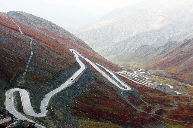 GIMP ücretsiz çevrimiçi resim düzenleyiciyle düzenlenecek ücretsiz indir yol dönüşü dağ otoyolu ücretsiz resmi