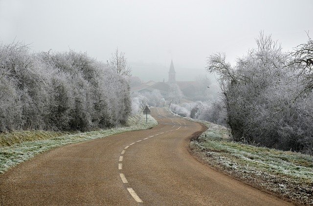 Безкоштовно завантажте безкоштовний фотошаблон Road Village Winter для редагування в онлайн-редакторі зображень GIMP