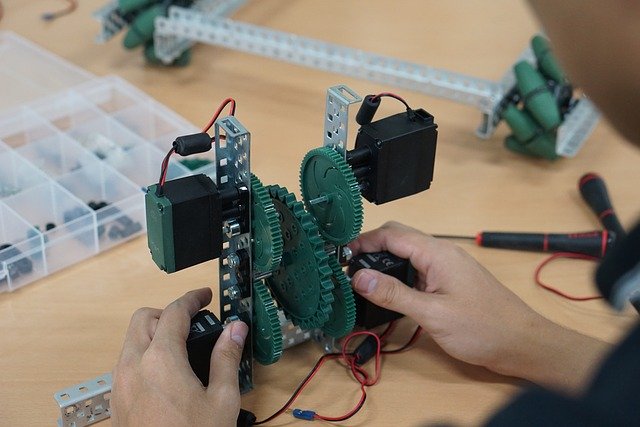 Descărcare gratuită Robotics Robot Building - fotografie sau imagini gratuite pentru a fi editate cu editorul de imagini online GIMP