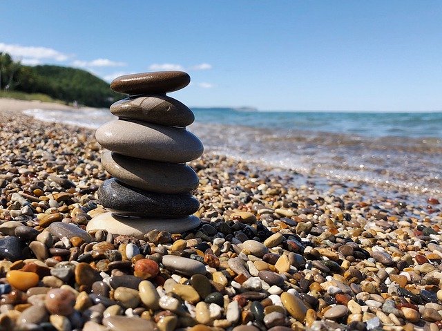 Unduh gratis Rock Balance Rocks Lake - foto atau gambar gratis untuk diedit dengan editor gambar online GIMP