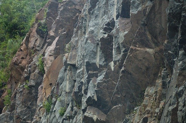 Безкоштовно завантажте Rock Forest Nature - безкоштовну фотографію або зображення для редагування за допомогою онлайн-редактора зображень GIMP